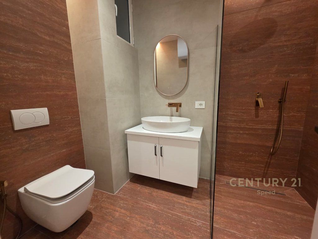 2+1+2 Apartment for Rent with parking space near Harry Fultz school!