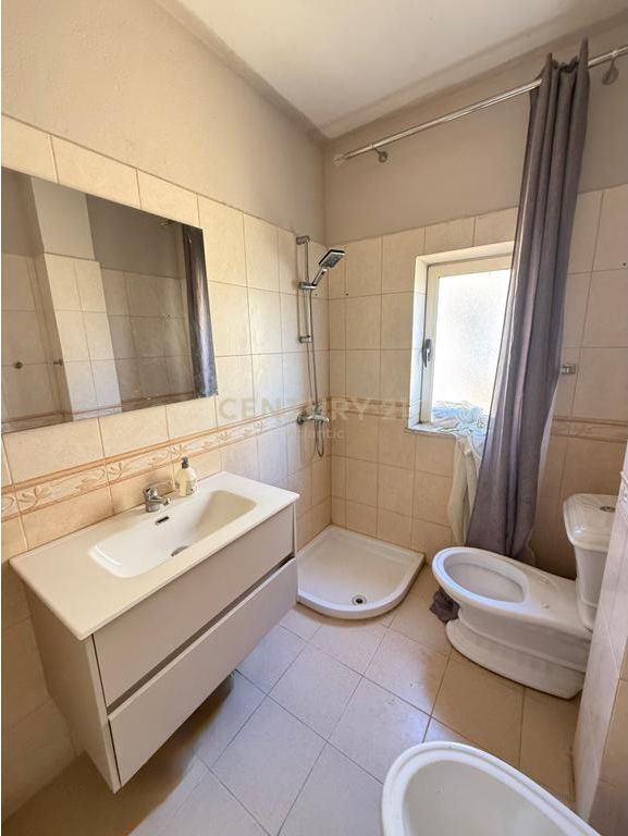 Shitet Apartamente 1+1 me dy Ballkone Tek Koloseu 📌Shkembi i Kavajes 80,000💶