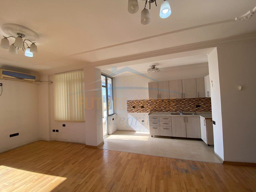 2+1+2 FOR SALE IN THE CENTER OF TIRANA, OPPOSITE TOPTANI, BUILDING WITH ELEVATOR