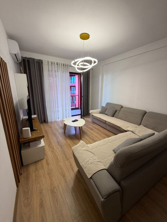 2+1+2 apartment for rent at Farmacia 10, Arlis, price 700 euros