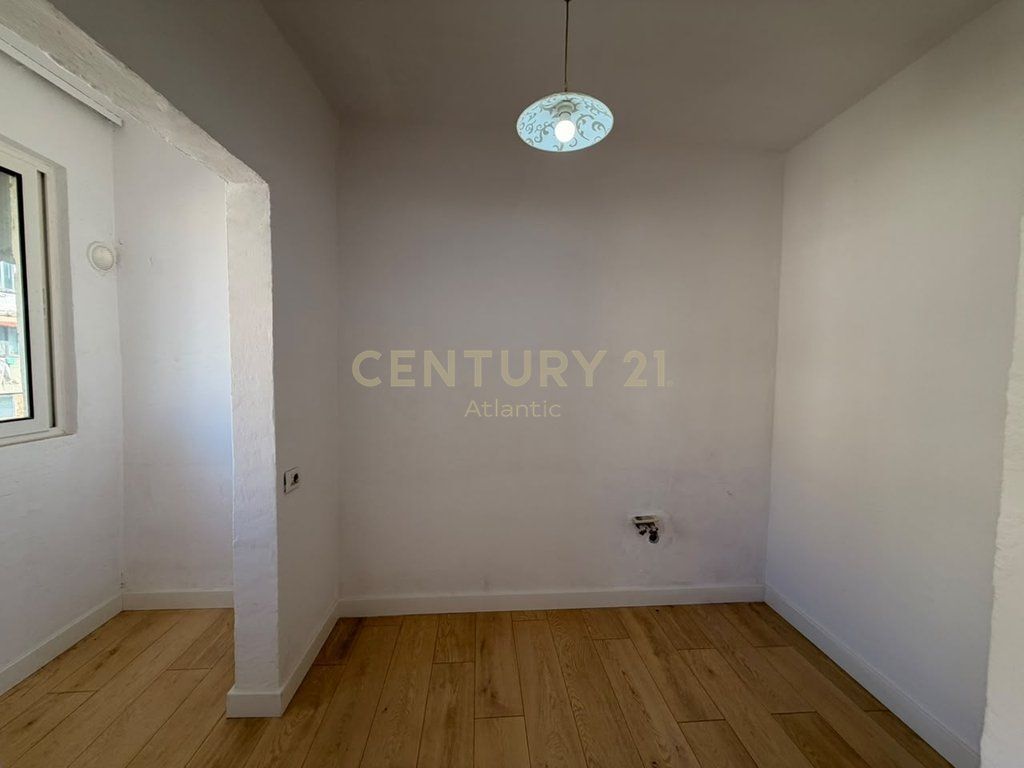 SHITET APARTAMENT 2+1 TEK STADIUMI NE DURRES !