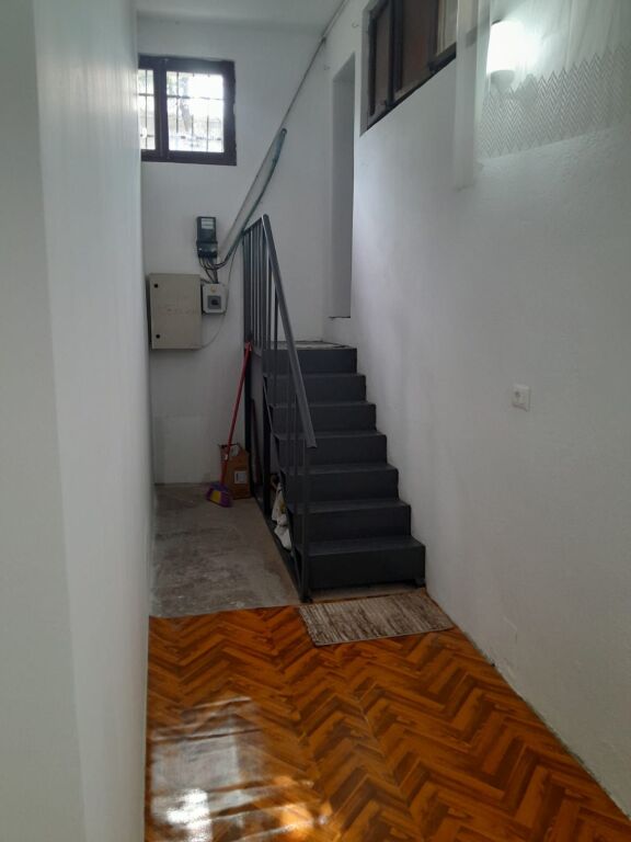 Qera | Shtëpi private 4 + 1 | Laprake | 800 €/muaj