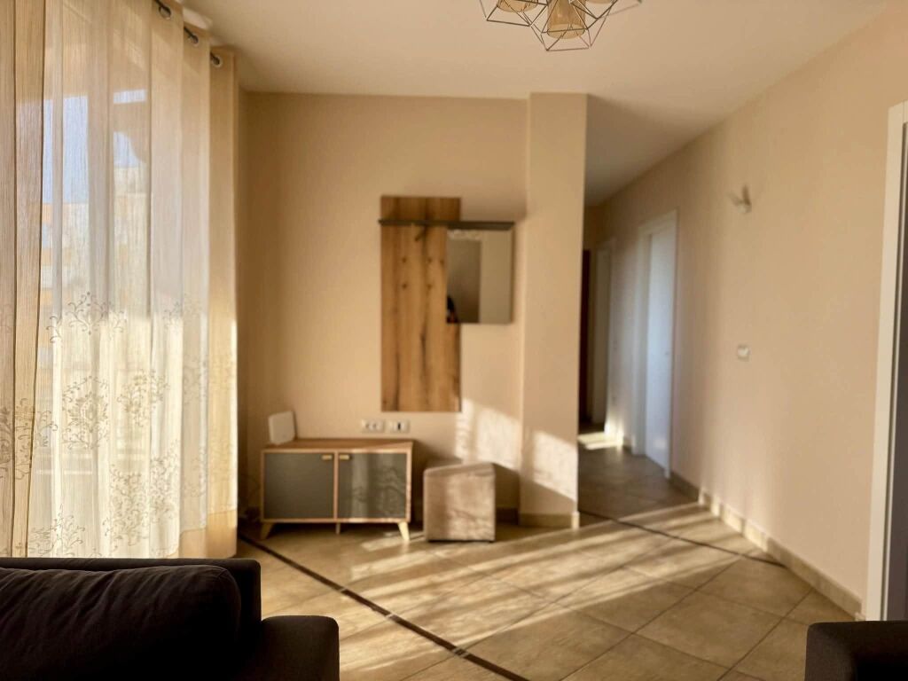 ME QERA APARTAMENT 2+1 - PRANE QENDRES, TIRANE