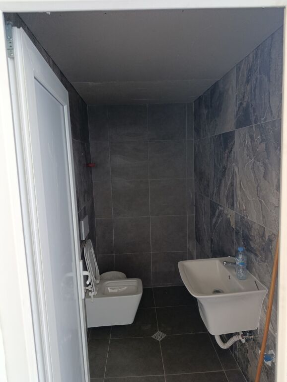 Rent | Ambjent Biznesi | Rruga 5 Maji | 600 €/month