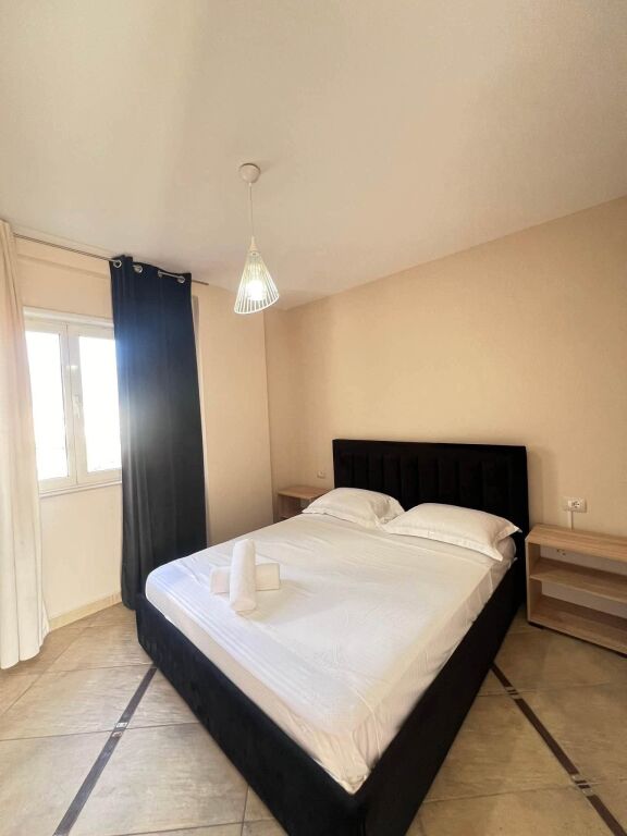 ME QERA APARTAMENT 2+1 - PRANE QENDRES, TIRANE