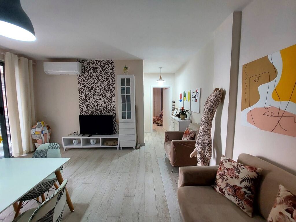 Apartament 2+1 me Qera Afatgjate - Restorant Tradicional Varka, Plazhi i Vjeter, Vlore