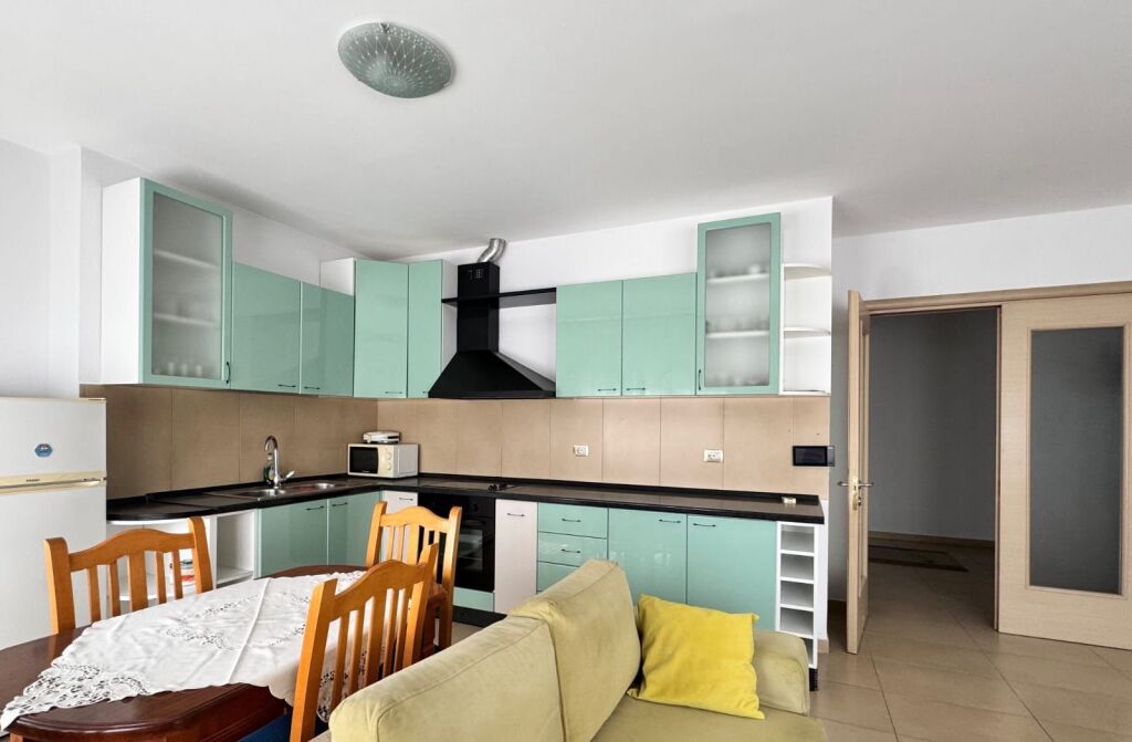 Jepet Me Qera Apartament 2+1+1 Ballkon
