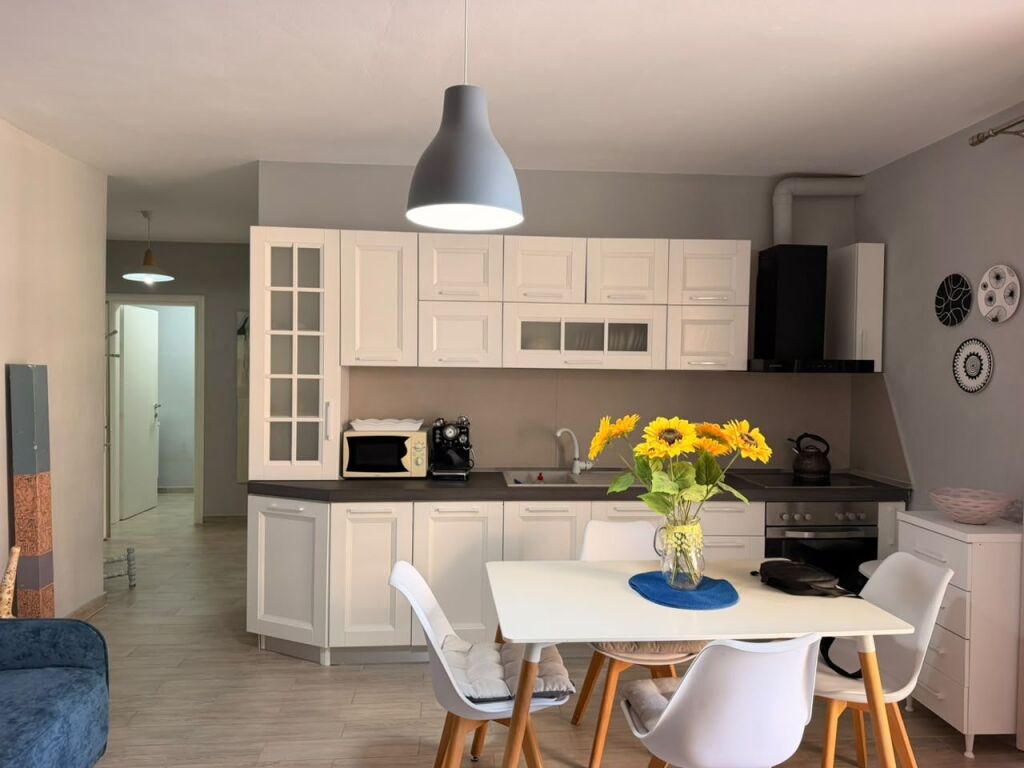 Apartament 2+1+Ballkon me Qera Afatgjate - Restorant Tradicional Varka, Plazhi i Vjeter, Vlore