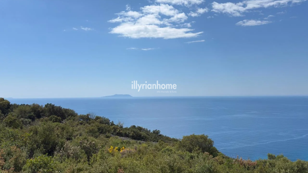 Shitet, Tokë me pamje nga deti "Gjipe" - Vlorë