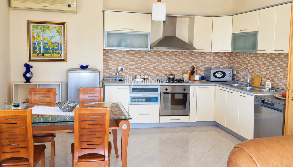 Apartament 2+1 i mobiluar me qira në Rrugën e Elbasanit, përballë Ambasadës Amerikane
