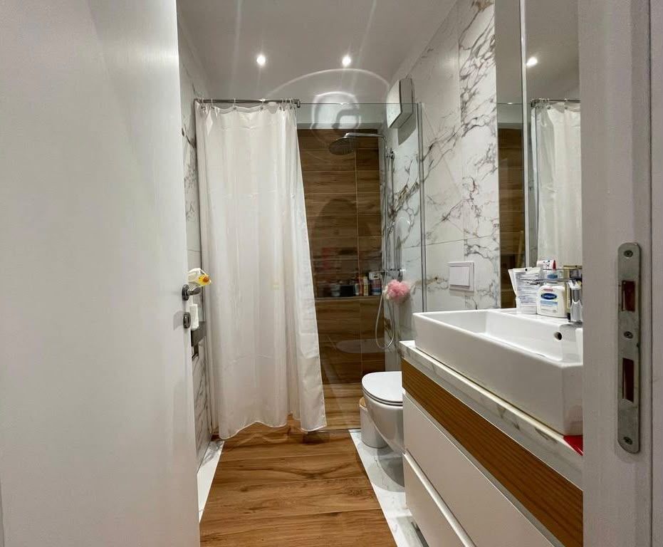 Appartamento duplex + parcheggio in vendita a Kodra e Diellit 2.
