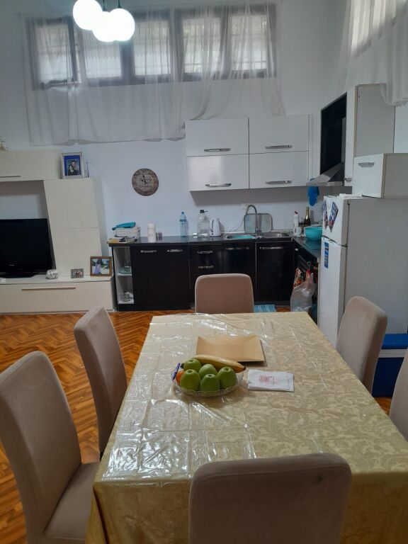 Qera | Shtëpi private 4 + 1 | Laprake | 800 €/muaj