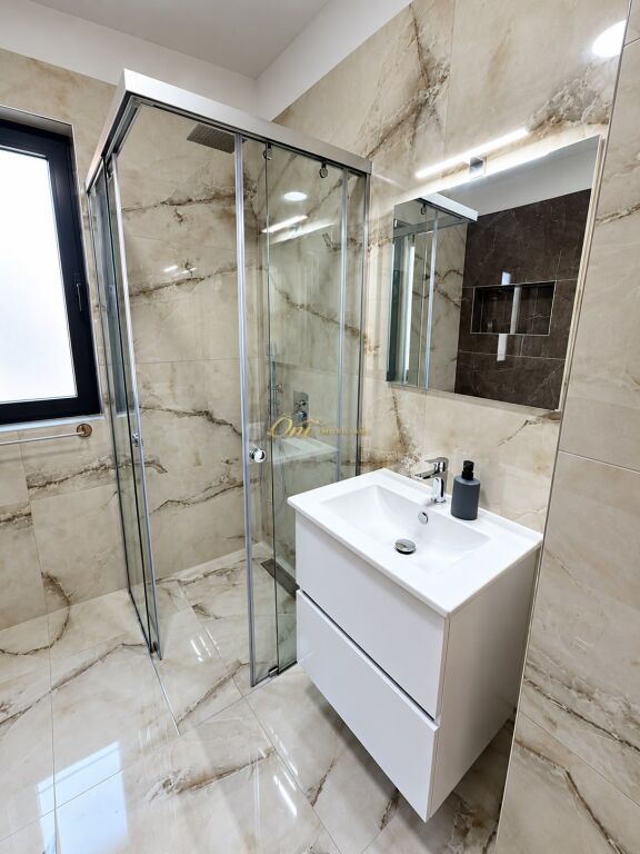 21 DHJETORI APARTAMENT PER QERA 2+1+POST PARKIMI
