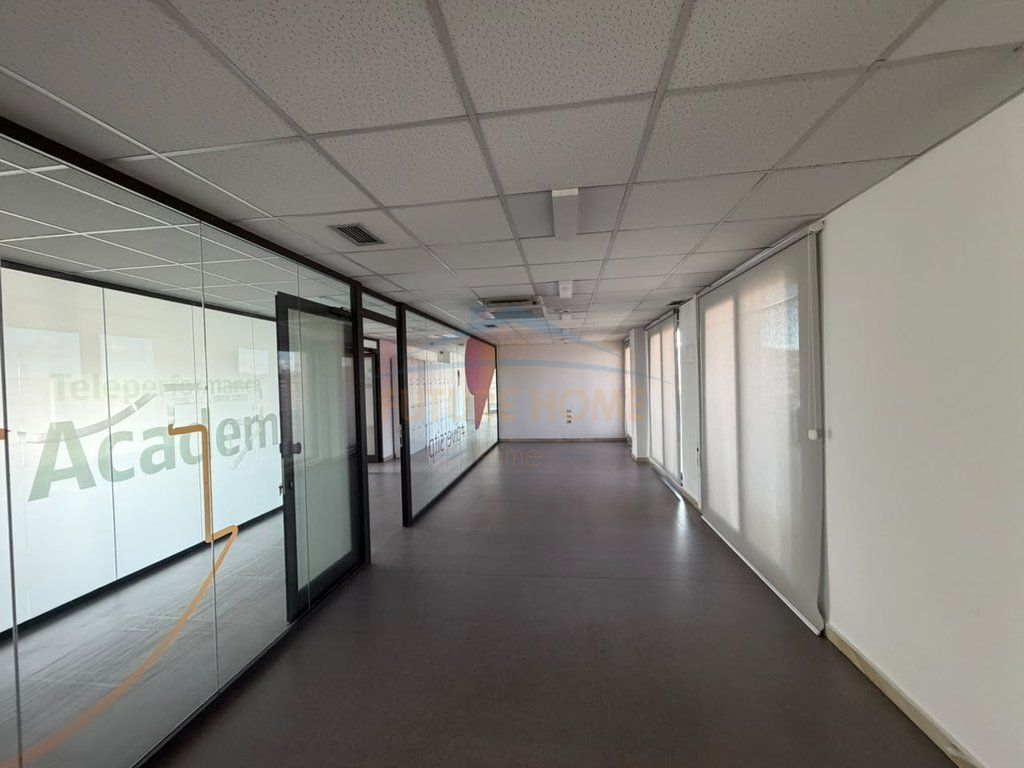 LOCALE COMMERCIALE IN AFFITTO – CENTRO, TIRANA
