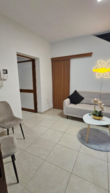 VILLA A DUE PIANI IN AFFITTO PER ATTIVITÀ COMMERCIALE – BRRYLI