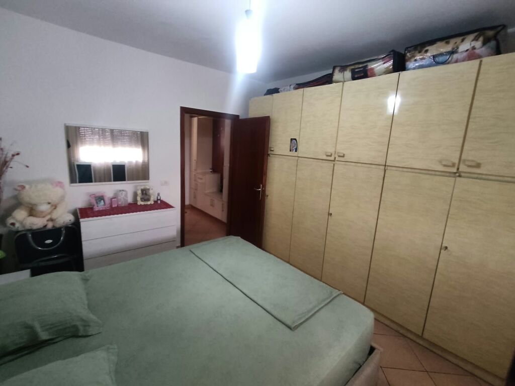 Shitet apartament 1+1 ne zonen e 21 Dhjetorit prane Kopshtit 26, Tirane. ID 5848.