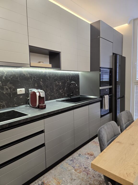 Super apartament 2+1 per qira Prane Delijorgjit