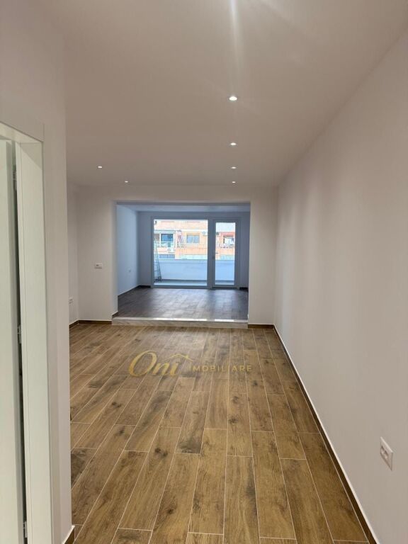 BULEVARDI I RI AMBIENT ZYRE 60M2 PER SHITJE
