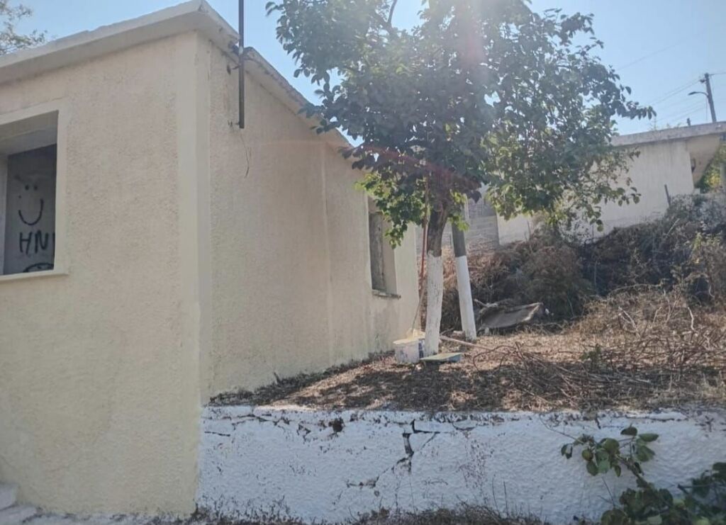 VENDESI CASA VECCHIA + TERRENO A QAFE GJASHTE 75,000 euro