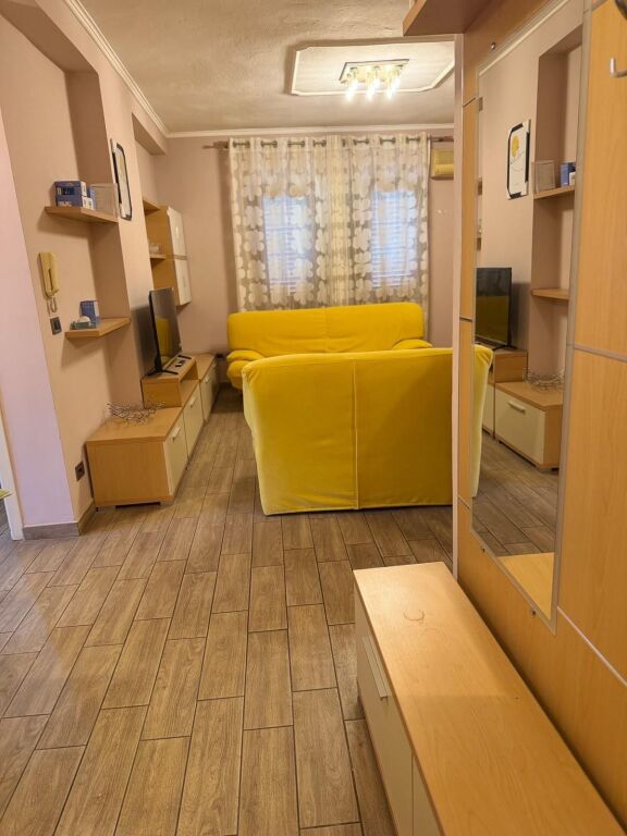 2+1 apartment for rent Rruga Kongresi I Lushnjes near Naim Frasheri school