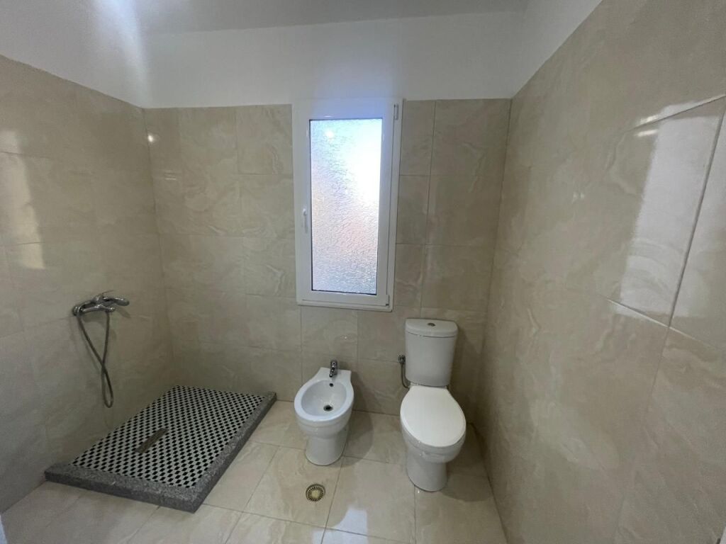 APARTAMENT 1+1 NË SHKËMBIN E KAVAJËS – DURRËS