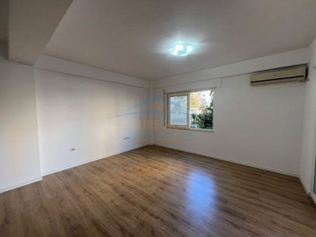 For sale, 2+1+2 apartment, Kodres se Diellit underpass, Tirana.