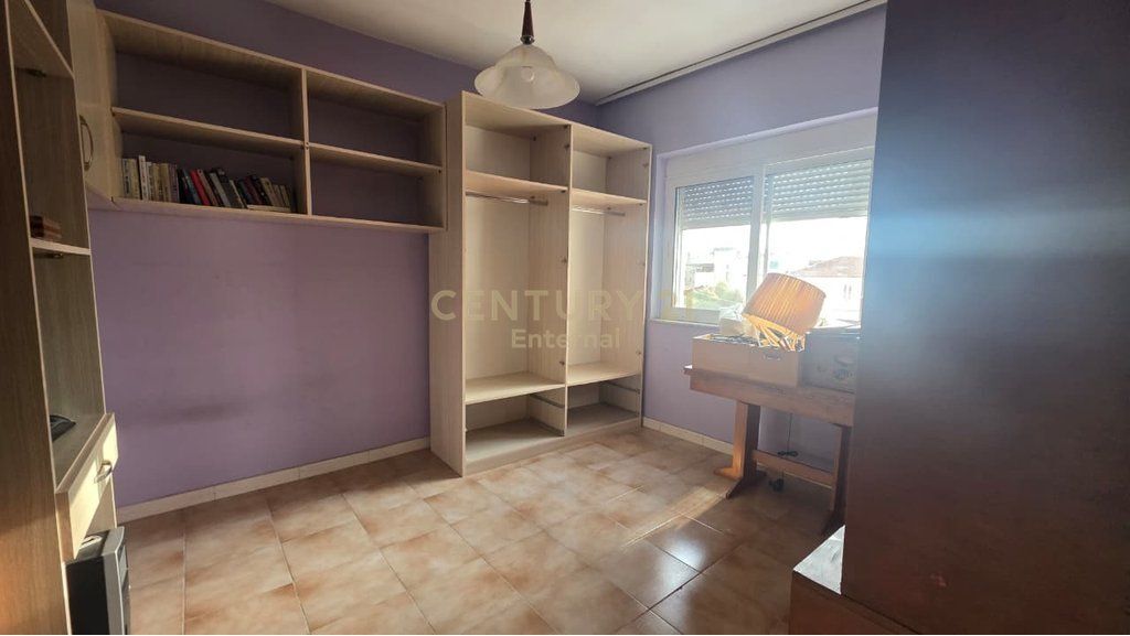Shitet Apartament 2+1 ne Rrugen Fortuzi