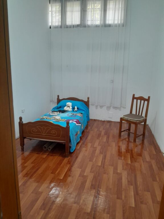 Qera | Shtëpi private 4 + 1 | Laprake | 800 €/muaj