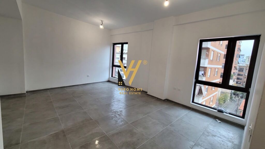 UFFICIO IN AFFITTO 66 M2 A MYSLYM SHYRI 65.000 LEKE