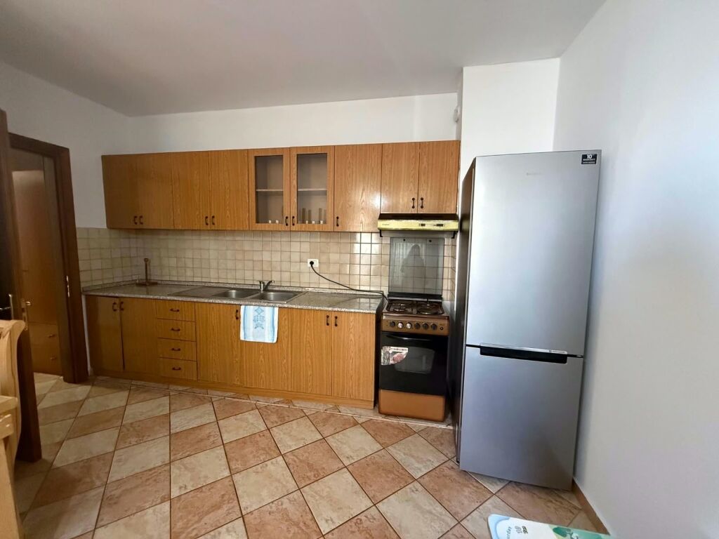 1+1 apartment for rent at Komuna e Parisit!