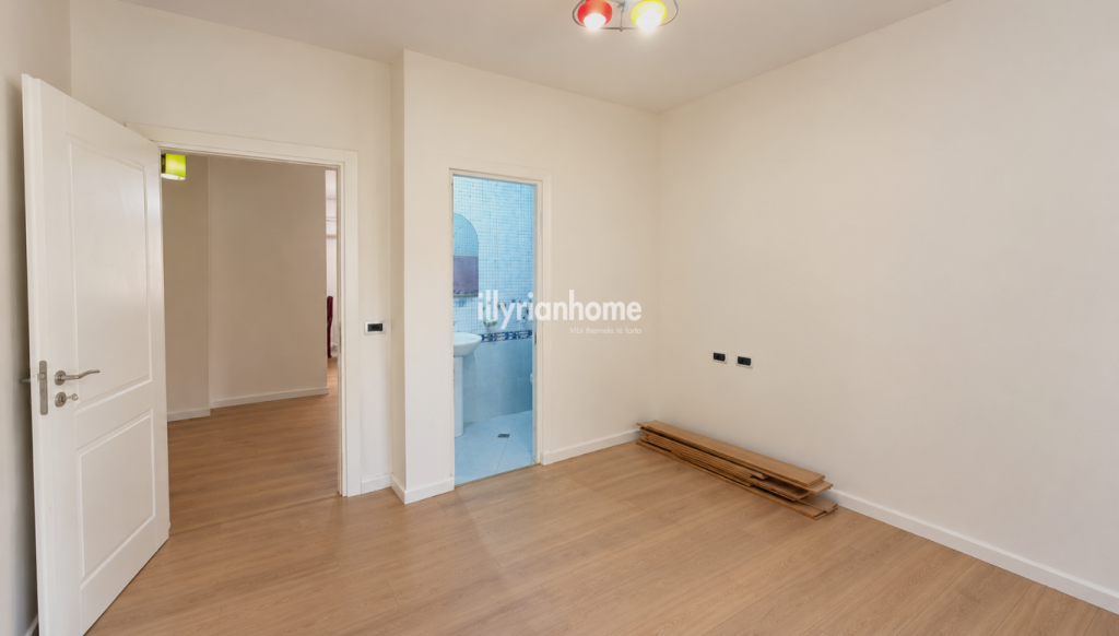 QIRA, APARTAMENT 2+1 | Pranë Fakultetit të Drejtësisë
