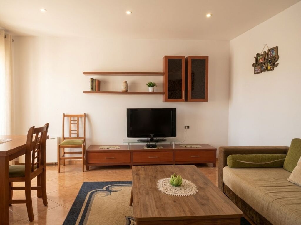 Shitet, Apartament 2+1, Pazari i Ri, Tiranë.