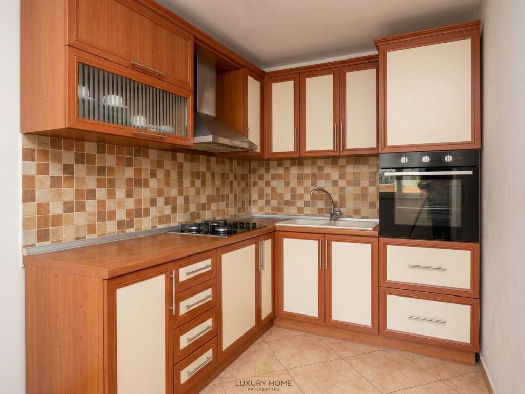 Shitet, Apartament 2+1, Pazari i Ri, Tiranë.