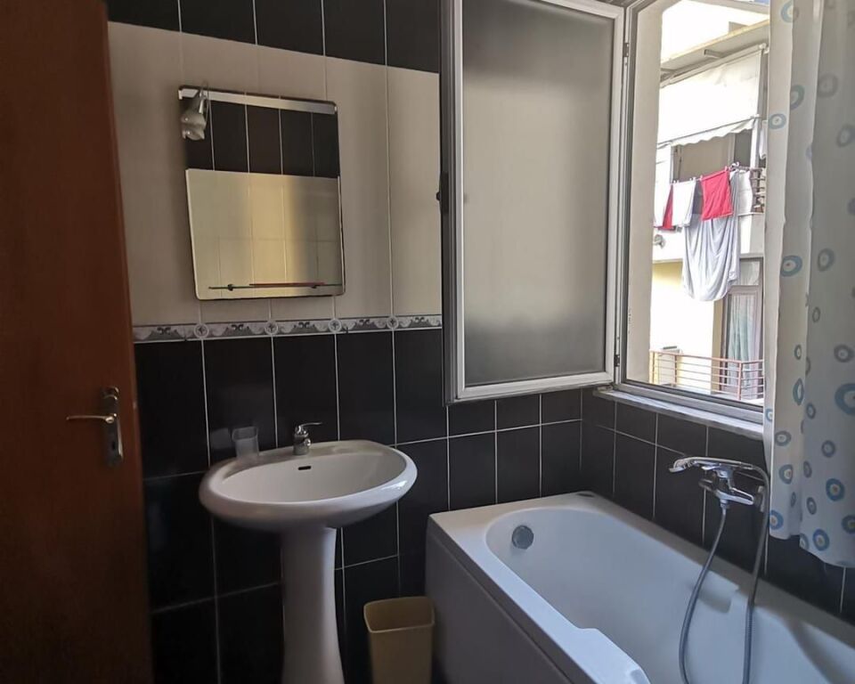 Super apartament 1+1 te Selitë, mbi supermerkato Xhangolli