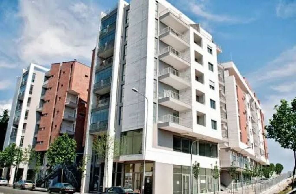 JEPET ME QIRA BAR-KAFE NË ALLIAS – PRANË SHKOLLËS “BAJRAM CURRI”