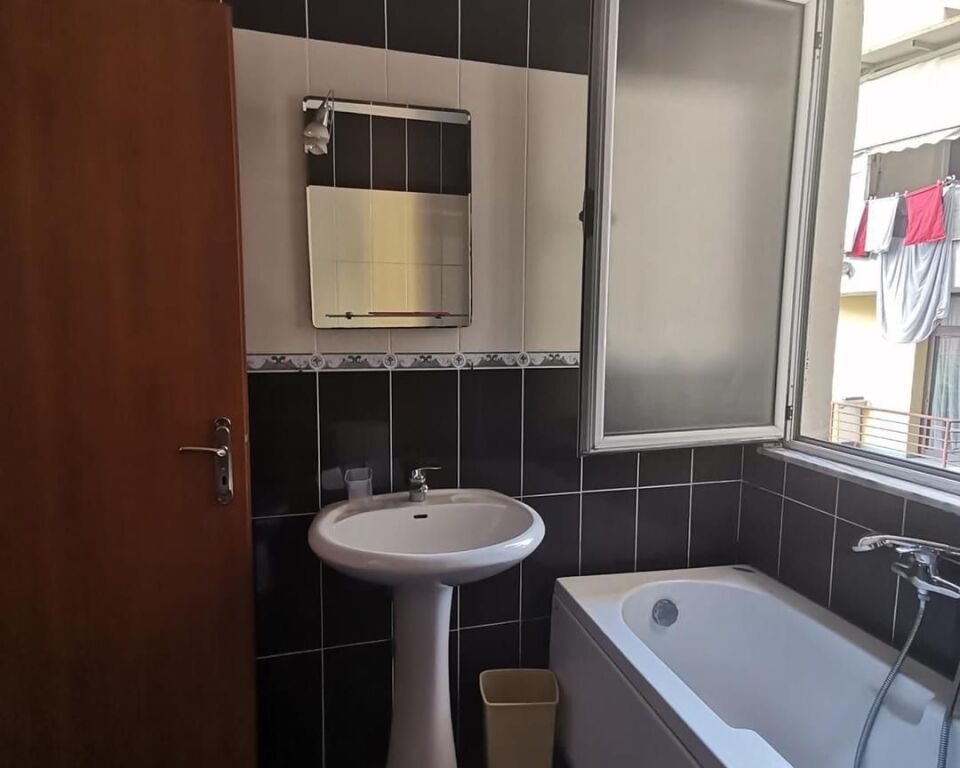 Super apartament 1+1 te Selitë, mbi supermerkato Xhangolli