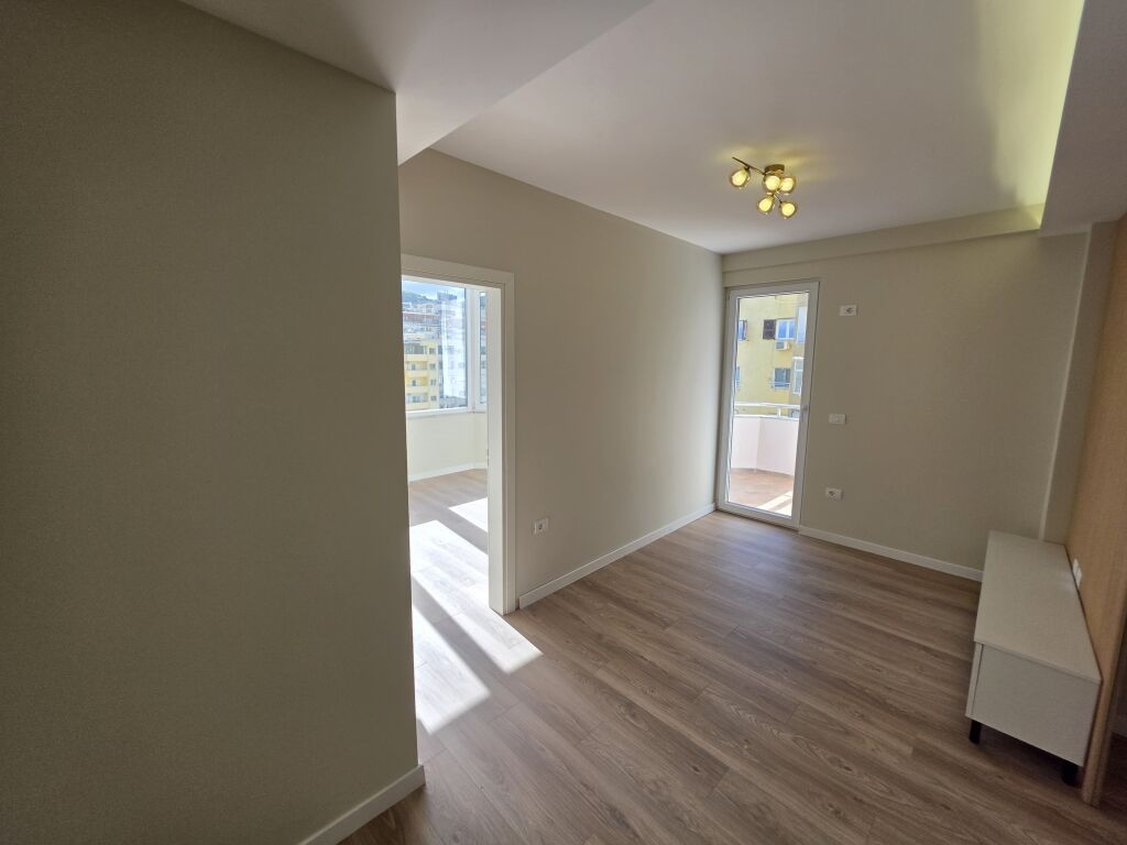 1+1 apartment for sale, Komuna e Parisit