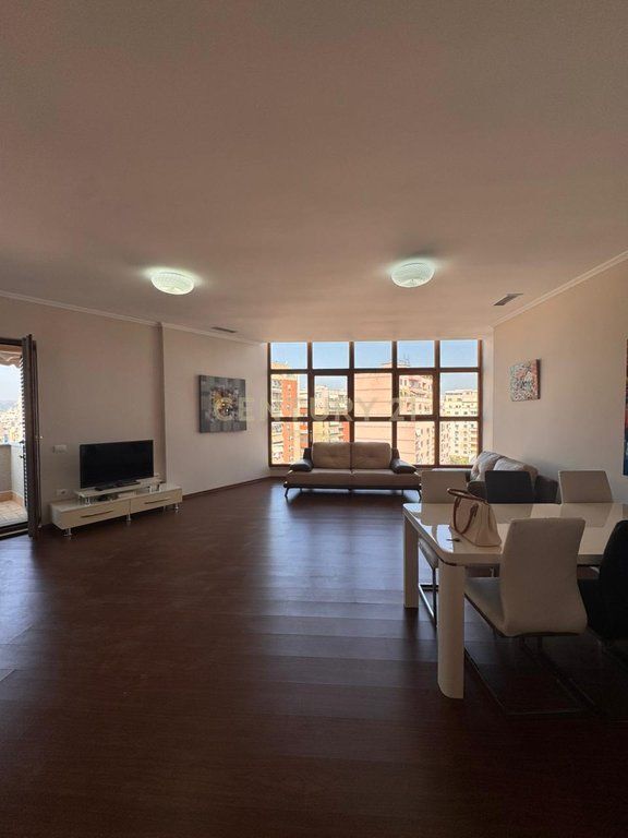 🏢 UFFICIO IN AFFITTO – VICINO A PIAZZA SKËNDERBEJ