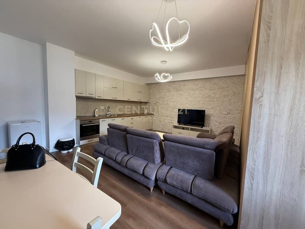 SHITET APARTAMENT 2+1 – ISH UZINA E TRAKTORIT, PRANË SHKOZËS !! 152,000 € 13,800,000 Lekë