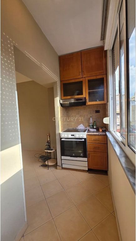 Shitet Apartament 2+1 ne Rrugen Fortuzi