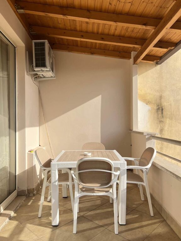ME QERA APARTAMENT 2+1 - PRANE QENDRES, TIRANE