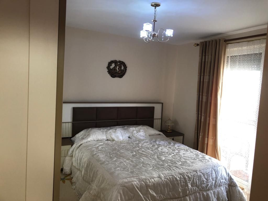 🏢Xhamlliku jepet me qera apartament 2+1,e mobiluar.55,000Leke