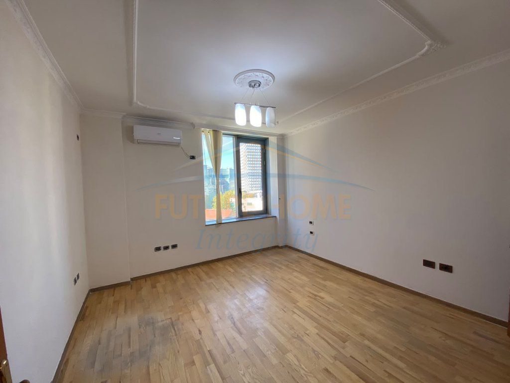 2+1+2 FOR SALE IN THE CENTER OF TIRANA, OPPOSITE TOPTANI, BUILDING WITH ELEVATOR
