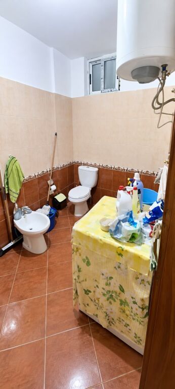 Shitet apartament 1+1 ne zonen e Durresit prane Hotel Horizontit. ID 5845