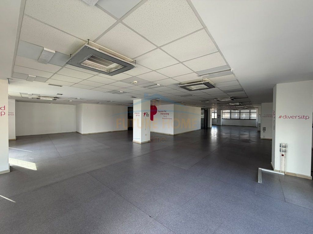 LOCALE COMMERCIALE IN AFFITTO – CENTRO, TIRANA