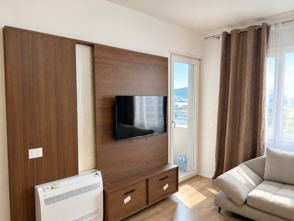 # IN AFFITTO: 1+1 📍Univers City – 42.000 Lekë/Mese – Nuovo Complesso Residenziale, Costruito nel 2026 – 7° Piano – 65 m² – ✨️Mai Abitato, 100% Nuovo – Arredato da un Architetto✨️