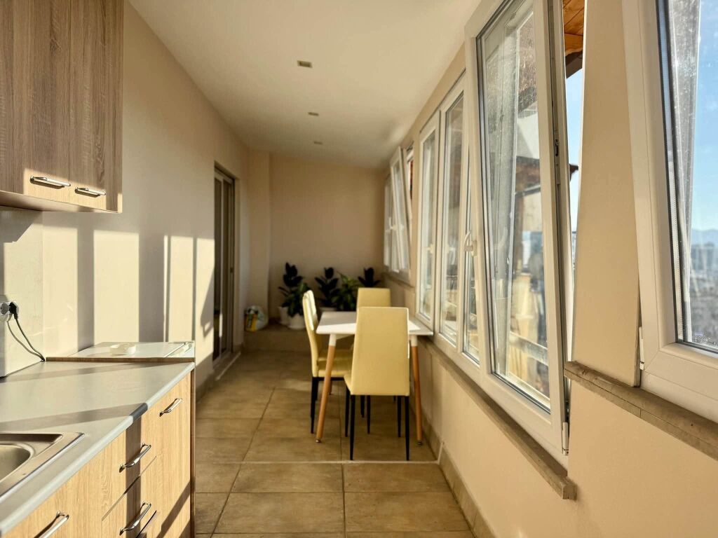 ME QERA APARTAMENT 2+1 - PRANE QENDRES, TIRANE