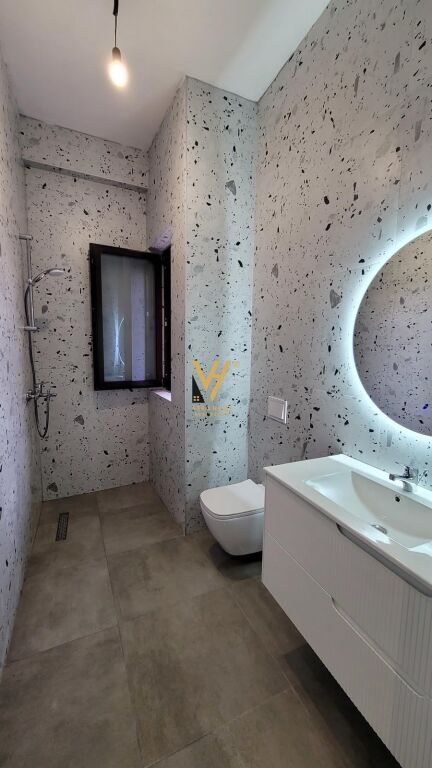 UFFICIO IN AFFITTO 66 M2 A MYSLYM SHYRI 65.000 LEKE