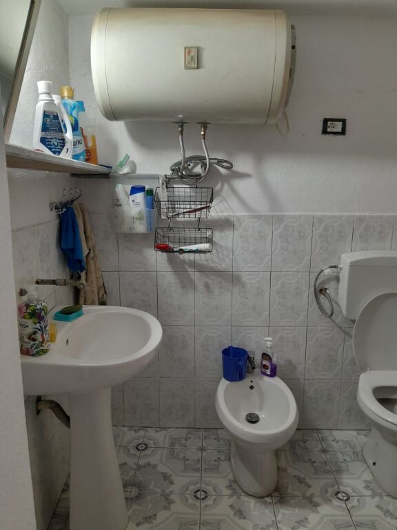 Qera | Shtëpi private 4 + 1 | Laprake | 800 €/muaj