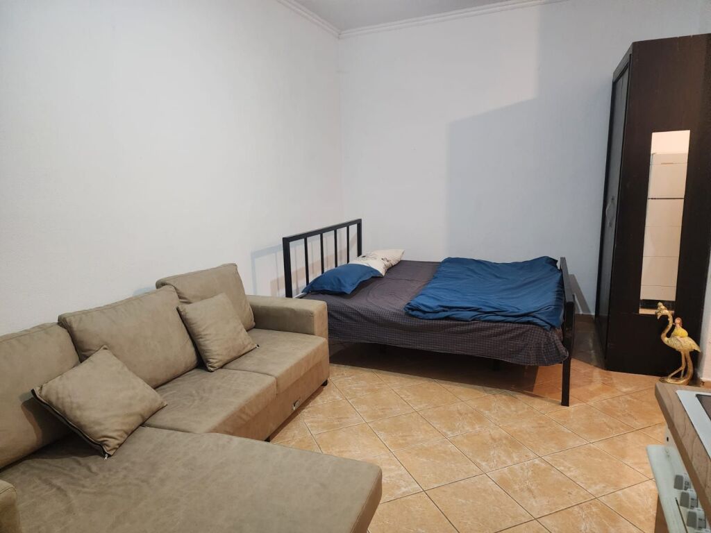 JEPET ME QIRA  GARSONIERE PRANE  QYTETIT STUDENTI DHE FAKULTETIT EKONOMIK  📍 Pozicion shumë i favorshëm, pranë Qytetit Studenti dhe Fakultetit Ekonomik, me akses të shpejtë në shërbime dhe transport.